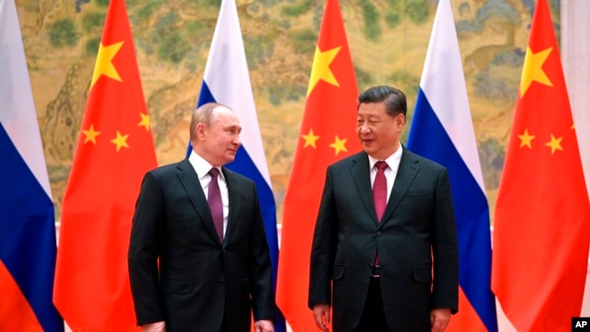 Rusya Cumhurbaşkanı Vladimir Putin, Kış Olimpiyat Oyunları için gittiği Pekin'de Çin Cumhurbaşkanı Xi Jinping ile.