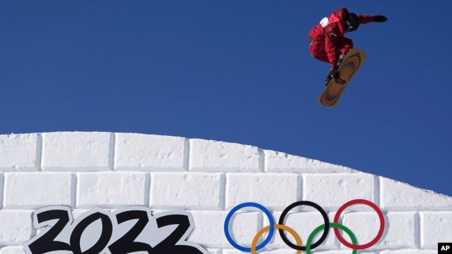 Canada's Darcy Sharpe competes during the men's slopestyle qualifying at the 2022 Winter Olympics, Feb. 6, 2022, in Zhangjiakou, China. (AP Photo/Gregory Bull, File)