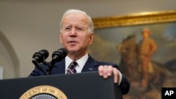 조 바이든 미국 대통령이 3일 백악관 연설을 통해 전날 시리아 북서부에서 전개된 미군 특수부대의 대테러 작전을 설명하고 있다. 