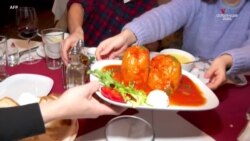 Նյու Յորքի էթնիկապես ամենաբազմազան թաղամասը՝ Քուինսը, առաջարկում է ավելի քան 145 երկրների դելիկատեսներ սննդի սիրահարների համար: