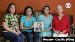 El informe habla sobre la condición de los presos políticos de Nicaragua. En la foto de archivo se reflejan familiares del exguerrillero Victor Hugo Tinoco en julio de 2021. VOA.