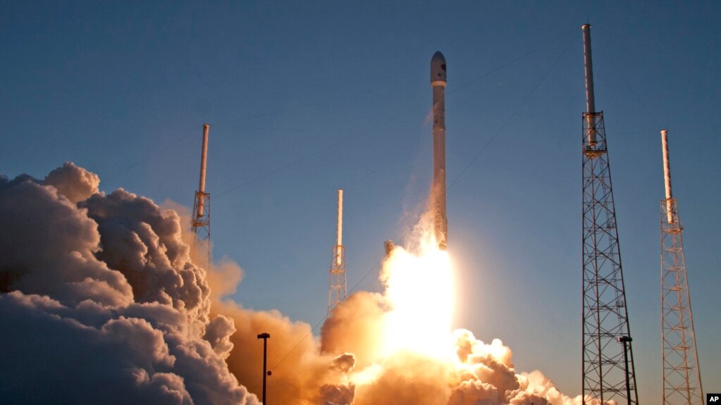 An unmanned Falcon 9 SpaceX rocket lifts off from launch complex 40 at the Cape Canaveral Air Force Station, Wednesday, Feb. 11, 2015, in Cape Canaveral, Fla. (AP Photo/John Raoux)