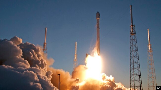 An unmanned Falcon 9 SpaceX rocket lifts off from launch complex 40 at the Cape Canaveral Air Force Station, Wednesday, Feb. 11, 2015, in Cape Canaveral, Fla. (AP Photo/John Raoux)
