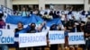 Manifestantes participan en una marcha para conmemorar el Día Nacional del Estudiante y protestar contra el gobierno del presidente nicaragüense Daniel Ortega dentro de la Universidad Centroamericana (UCA) en Managua en julio de 2019. [Foto de archivo].