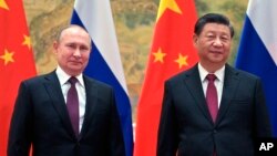 Tổng thống Nga Vladimir Putin (trái) và Chủ tịch Trung Quốc Tập Cận Bình trước cuộc hội đàm tại Bắc Kinh vào ngày 4/2/2022.