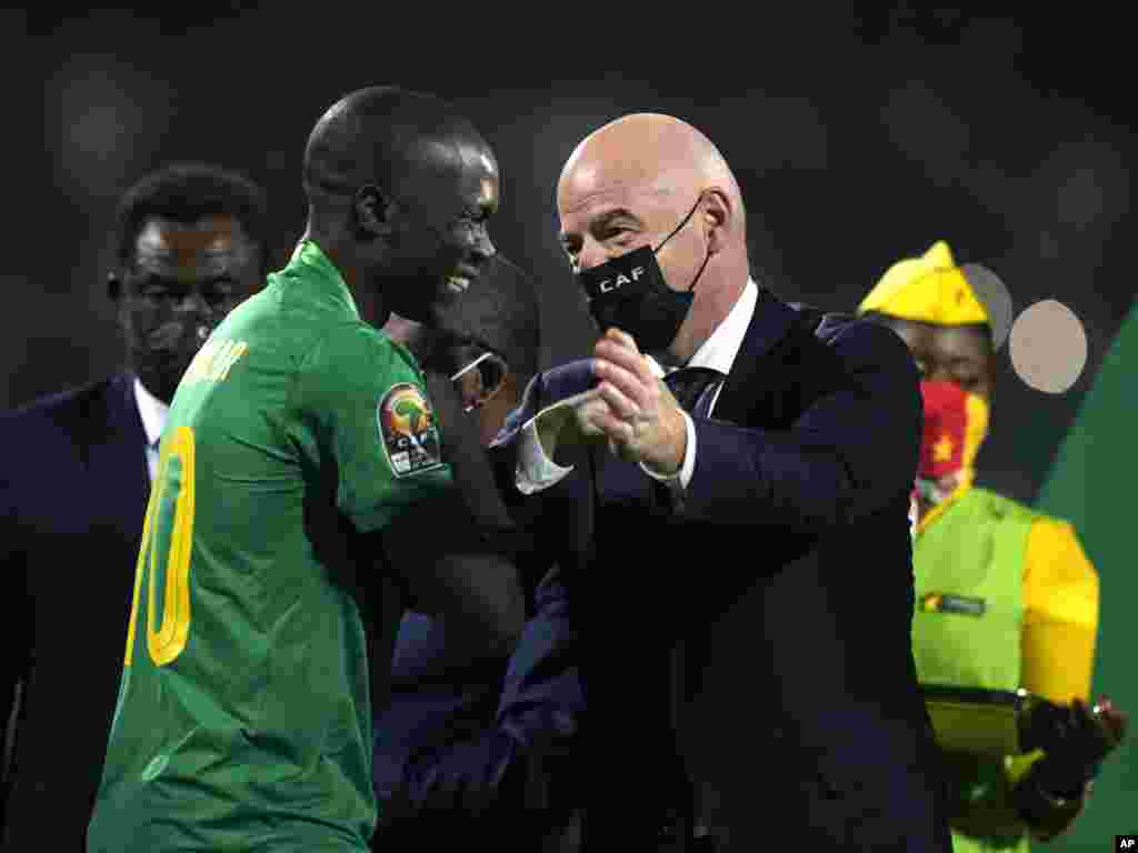 FIFA President Gianni Infantino (R) shares a light moment with Cameroon&#39;s Vincent Aboubakar at the end of the 3rd place soccer match.