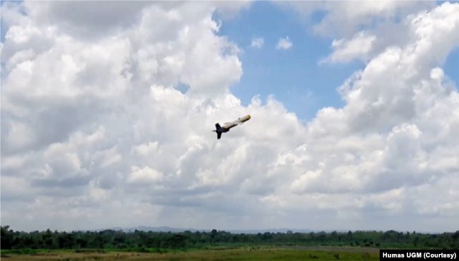 Rudal Pasopati yang dikembangkan UGM dalam sebuah ujicoba. (Foto: Humas UGM)