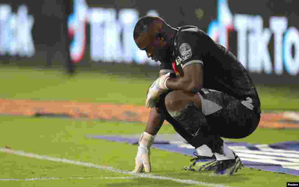 Burkina Faso&#39;s Aboubacar Sawadogo reacts during the penalty shoot-out against Cameroon, Feb. 5, 2022.