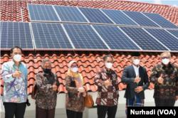 Bank Indonesia, dan UGM bekerja sama dalam pembangunan PLTS dan pembentukan komunitas pengelolanya. (Foto: VOA/Nurhadi)