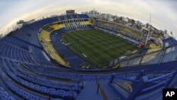 Las gradas vacías del estadio La Bombonera de Buenos Aires previo al partido entre Boca Juniors y River Plate por la Copa de la Liga Profesional de Argentina, el domingo 16 de mayo de 2021.