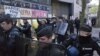 Cảnh sát Pháp dùng hơi cay đối với người biểu tình bênh vực di dân
