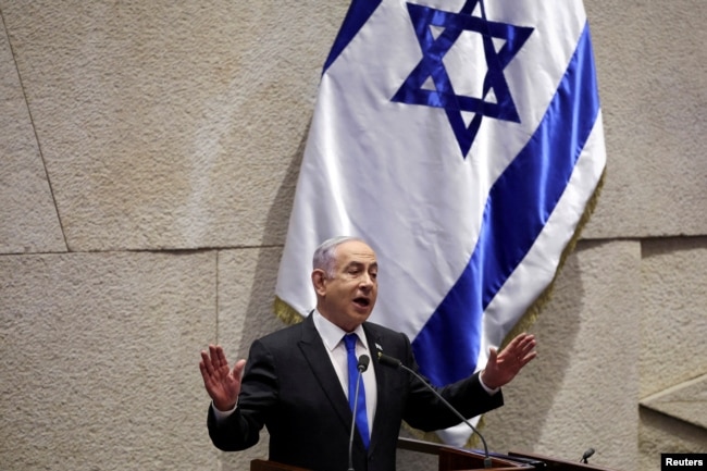 Perdana Menteri Israel Benjamin Netanyahu menghadiri diskusi di Knesset Parlemen Israel di Yerusalem pada 17 Juli 2024. (Foto: Reuters)