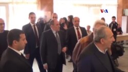 Լևոն Տեր-Պետրոսյանը քվեարկեց, սարքը դժվարությամբ կարդաց առաջին նախագահի մատնահետքը