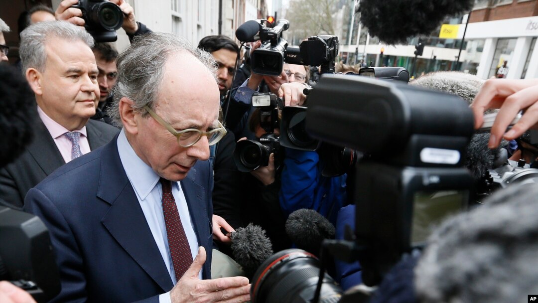 Mantan menteri luar negeri Inggris Malcolm Rifkind berbicara pada media di Westminster, London, Feb. 2015.