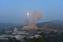 중국이 2015년 9월 산시성 타이위안 로켓 발사기지에서 소형 인공위성 20기를 탑재한 ‘창정 6호’ 로켓을 발사했다. (자료사진)