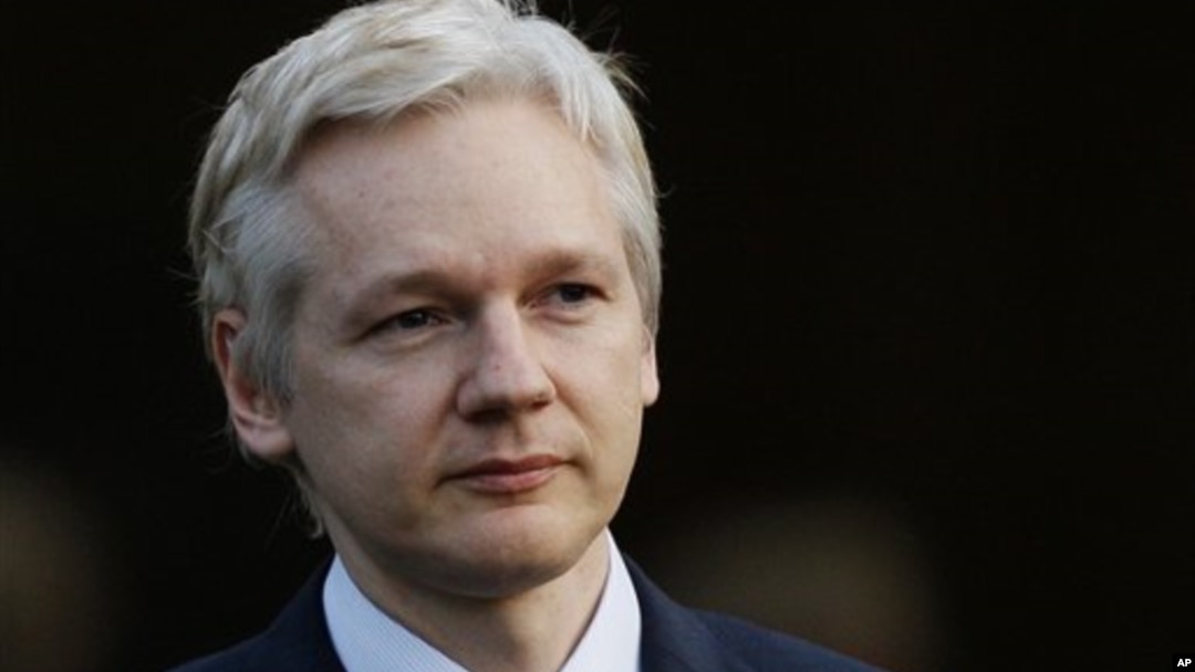 Pendiri WikiLeaks, Julian Assange akhirnya mendapatkan status suaka dari pemerintah Ekuador hari ini, Kamis (16/8). Assange minta perlindungan selama hampir 2 bulan di Kedutaan Ekuador di London. 