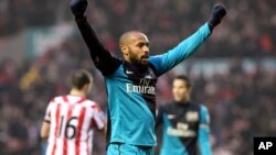 Thierry Henry saat masih bermain untuk klub Liga Premier Arsenal tahun 2012 (foto: dok).