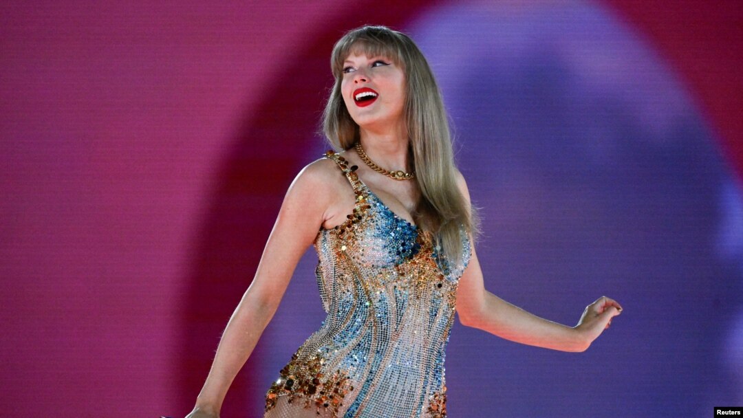 แฟ้ม: เทย์เลอร์ สวิฟต์ แสดงในคอนเสิร์ต Eras Tour ที่แคนาดา 6 ธ.ค. 2024 (REUTERS/Jennifer Gauthier)