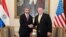 El secretario de Estado de Estados Unidos, Mike Pompeo, y el presidente de Paraguay, Mario Abdo Benítez, se reunieron en el palacio López en Asunción, Paraguay, el sábado.