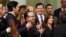 El patrocinador de la legislación Luis Alejo celebra la aprobación de la legislación que permitirá a más de dos millones de inmigrantes acceder a una licencia de conducir.