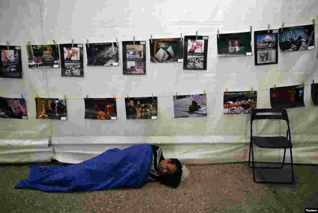 چار سال قبل یونان میں قرضوں کے بحران کے باعث لاکھوں لوگ اپنی نوکریوں سے ہاتھ دھو بیٹھے اور نہ صرف بے روزگاری بلکہ بے گھر افراد کی تعداد میں بھی قابل ذکر اضافہ ہوا۔