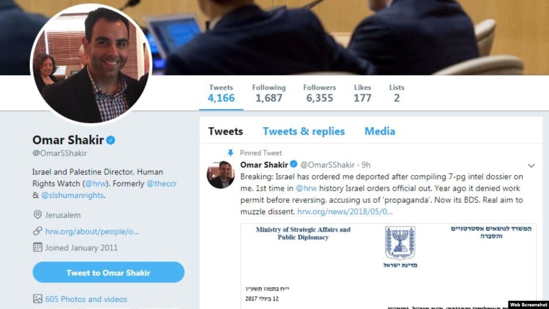 Omar Shakir, dari LSM Human Rights Watch mengumumkan pengusirannya dari Israel di akun Twitternya.