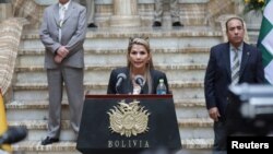 La presidenta interina de Bolivia, Jeanine Áñez, convocó a elecciones el miércoles, en un intento por contener la crisis política después de que se elevaran a ocho los muertos en la jornada más violenta registrada en La Paz.