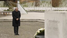 Visoki predstavnik u BiH Christian Schmidt u Memorijalnom centru u Potočarima, 2021.