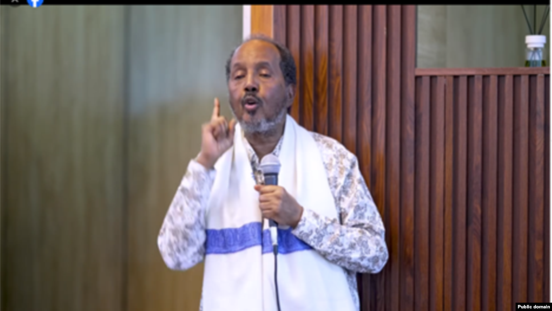 Madaxweyne Xasan Sheekh oo khudbad ka jeedinayay Masaajidka Madaxtooyada.