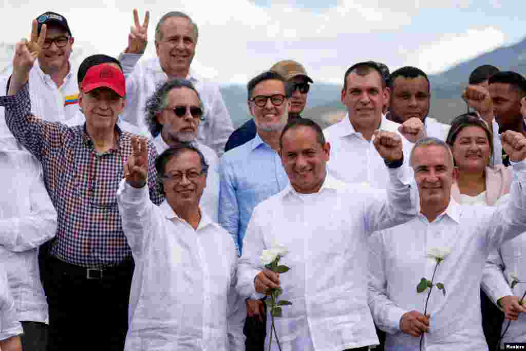 Mientras el presidente colombiano se desplazaba hacia el punto de encuentro con la delegación venezolana, aseguró a los periodistas que aún &ldquo;no hay fecha&rdquo; para un encuentro con su homólogo venezolano, a quien de hecho se esperaba en la apertura de la frontera.