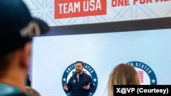 资料照片：2026年2月5日，美国副总统万斯在意大利米兰冬奥会美国队欢迎体验活动上发表讲话。 