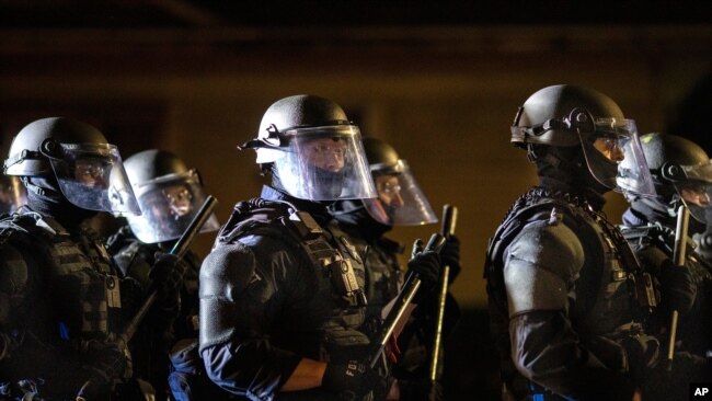 8月30日，波特兰警察清除街道，逮捕暴力示威者。（资料照）