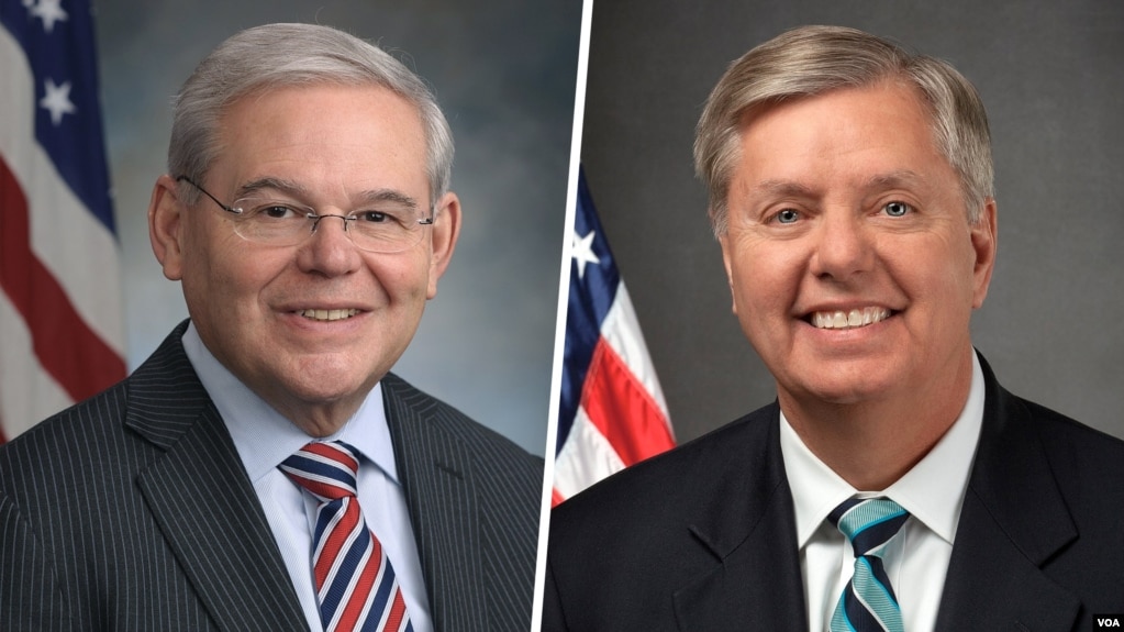 Chủ tịch Ủy ban Đối ngoại Thượng viện Bob Menendez (trái) và Thượng nghị sĩ Lindsey Graham là hai trong số các nhà lập pháp đến thăm Đài Loan vào ngày 14/4/2022.