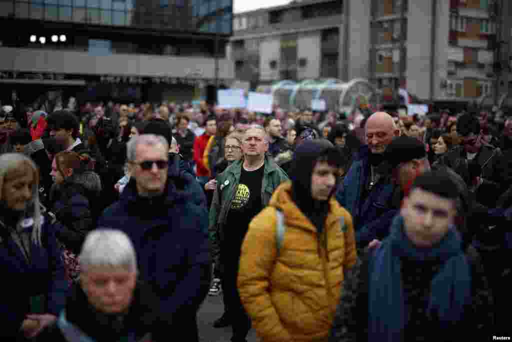 Na svakom protestu u prethodna četiri meseca odaje se petnaestominutna počast nastradalima u padu nadstrešnice (REUTERS/Stojan Nenov)