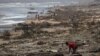 Des débris sur une plage malgache, à la suite du cyclone Batsirai, dans la ville de Mananjary, Madagascar, le 8 février 2022. (Photo Reuters/Alkis Konstantinidis)