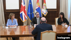 Predsednik Srbije Aleksandar Vučić tokom razgovora sa specijalim izaslanikom premijera Velike Britanije za Balkan, Dejvidom Pičom, u Predsedništvu Srbije u Beogradu, 8. februara 2022. (Foto: Instagram profil predsednika Srbije)