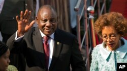 M. Ramaphosa avait plaidé la bonne foi, assurant qu'il ne disposait pas des bonnes informations lorsqu'il avait répondu à la question au parlement.