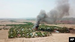 미얀마 북부의 로힝야 소수민족 거주지역인 라카인 주에서 지난 16일 대형 화재가 발생해 최소 200가구가 불에 타 파괴됐다.