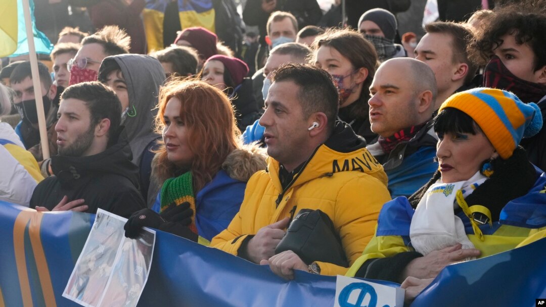Ukrajinci na skupu u Kijevu, Ukrajina, 12. februara 2022. 