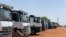 Des camions commerciaux sont garés près de la frontière entre la Côte d'Ivoire et le Mali, à Tingrela, en Côte d'Ivoire, le 20 janvier 2022. 