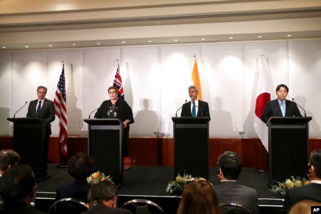 Menteri Luar Negeri AS Antony Blinken, Menteri Luar Negeri Australia Marise Payne, Menteri Luar Negeri India S. Jaishankar, dan Menteri Luar Negeri Jepang Yoshimasa Hayashi dalam konferensi pers empat menteri luar negeri di Melbourne, Jumat, 11 Februari 2022. (Foto: AP)