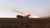 Ruski višecevni lanser raketa "Uragan" ispaljuje rakete tokom vojne vežbe na Krimu, na fotografiji napravljenoj od video snimka objavljenog 15. februara 2022.