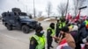 La police canadienne déloge les manifestants qui bloquaient le pont Ambassador