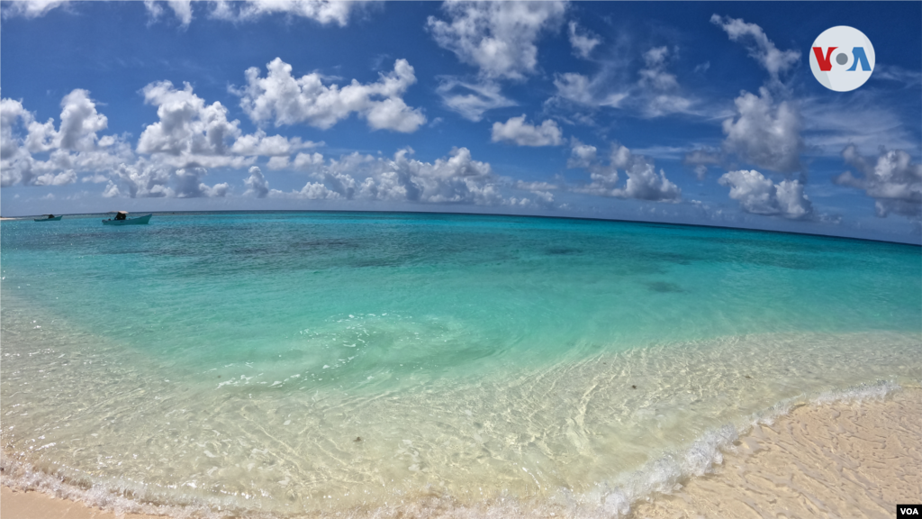 Un boleto aéreo Caracas - Los Roques con la aerolínea estatal venezolana Conviasa cuesta de $245. Imagen de Cayo de Agua.&nbsp;