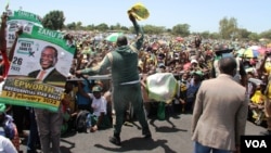 Zimbabwe's ruling ZANU-PF supporters at a rally on Feb. 12, 2022 in Epworth about 40 minutes south east of Harare. (Columbus Mavhunga/VOA)