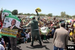 Zimbabwe's ruling ZANU-PF supporters at a rally on Feb. 12, 2022 in Epworth. (Columbus Mavhunga/VOA)