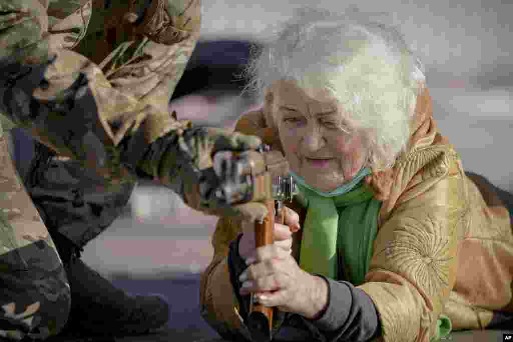 Valentyna Konstantynovska, 79, holds a weapon during basic combat training for civilians, organized by the Special Forces Unit Azov, of Ukraine&#39;s National Guard, in Mariupol, Donetsk region, eastern Ukraine.