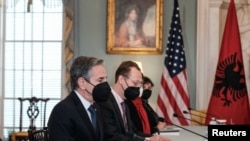 El secretario de Estado de EE. UU., Antony Blinken, se reúne con el primer ministro de Albania, Edi Rama, en el Departamento de Estado en Washington DC, el 15 de febrero de 2022. 