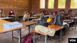 FILE: Abantwana abafunda eShingai Primary School eChitungwiza. (Columbus Mavhunga/VOA)