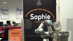 Sophie, le robot serveur de nouilles à Singapour